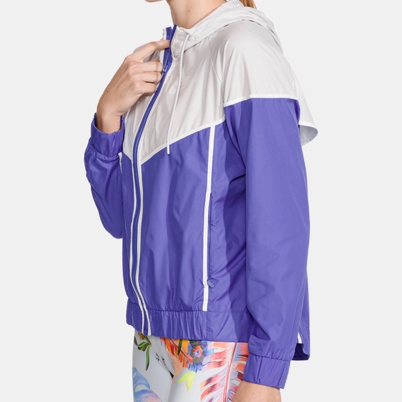 NIKE WMNS Sportswear Windrunner Jacket - Picture 3 of 4